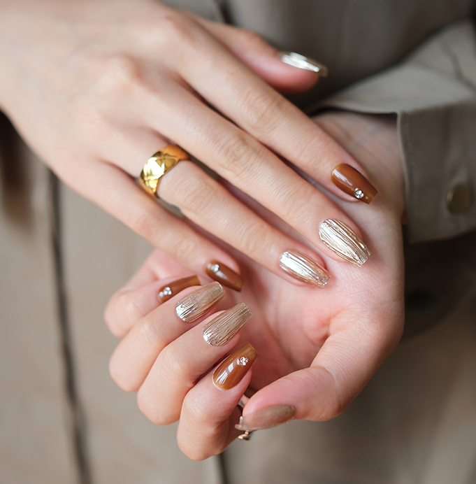 Nail Art,Nail Designs,Manicure Ideas,Nail Art Trends,Oval-shaped nails,Press-on nails,Removable nails,Fake nails