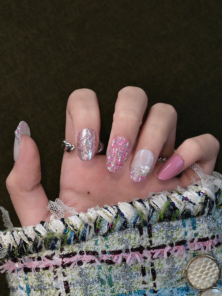Nail Art,Nail Designs,Manicure Ideas,Nail Art Trends,Press-on nails,Removable nails,Fake nails,Almond-shaped nails