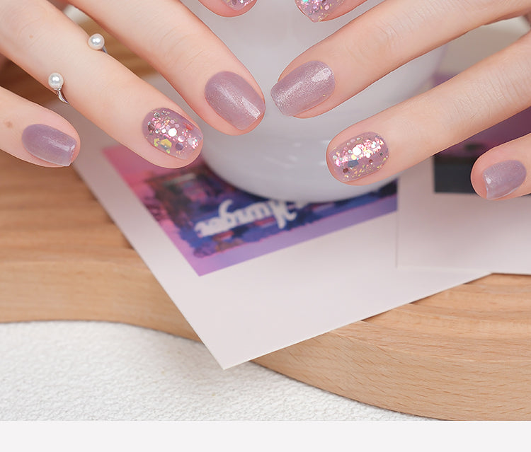 Nail Art,Nail Designs,Manicure Ideas,Nail Art Trends,Oval-shaped nails,Press-on nails,Removable nails,Fake nails