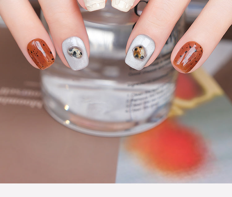 Nail Art,Nail Designs,Manicure Ideas,Nail Art Trends,Oval-shaped nails,Press-on nails,Removable nails,Fake nails