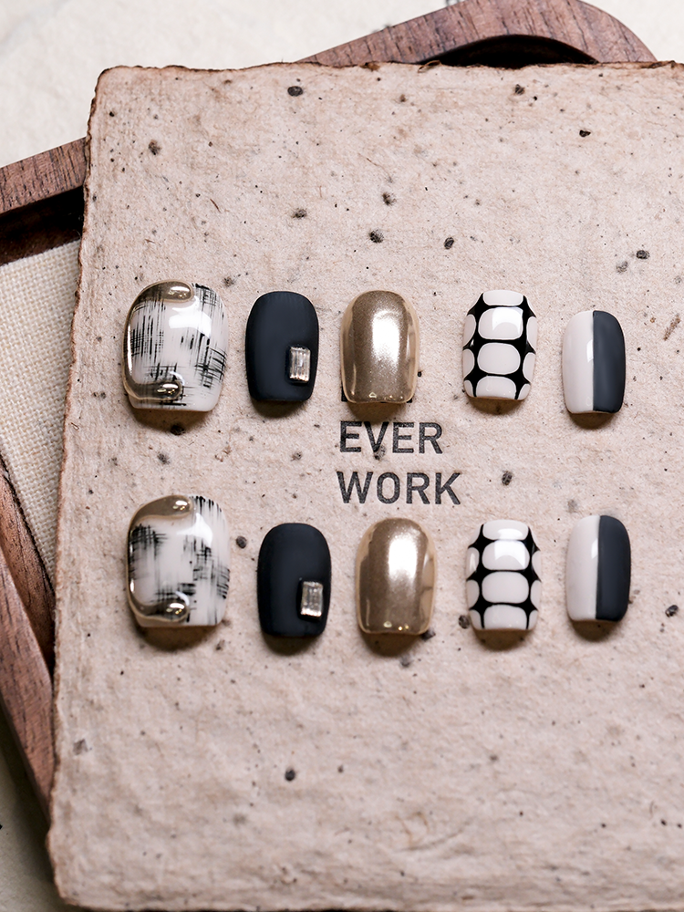 Nail Art,Nail Designs,Manicure Ideas,Nail Art Trends,Oval-shaped nails,Press-on nails,Removable nails,Fake nails