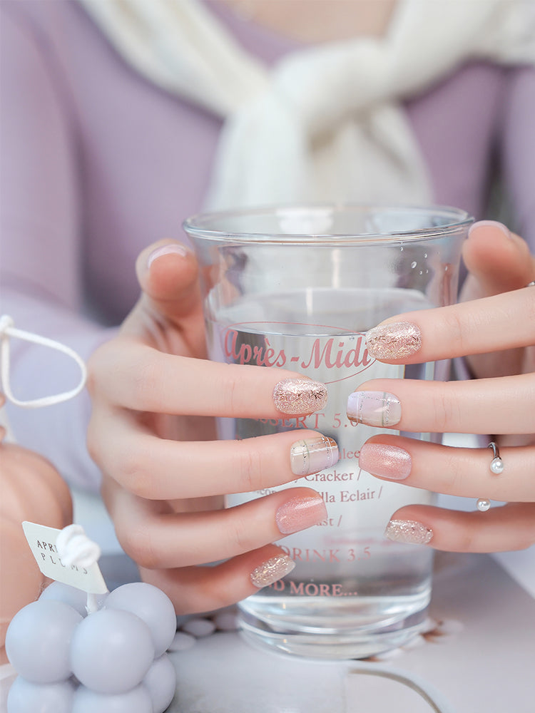 Nail Art,Nail Designs,Manicure Ideas,Nail Art Trends,Oval-shaped nails,Press-on nails,Removable nails,Fake nails