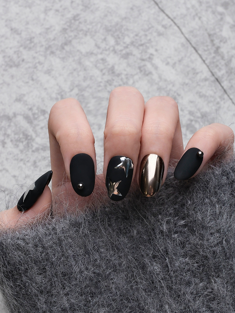 Nail Art,Nail Designs,Manicure Ideas,Nail Art Trends, nails,Oval-shaped nails,Press-on nails,Removable nails,Fake nails
