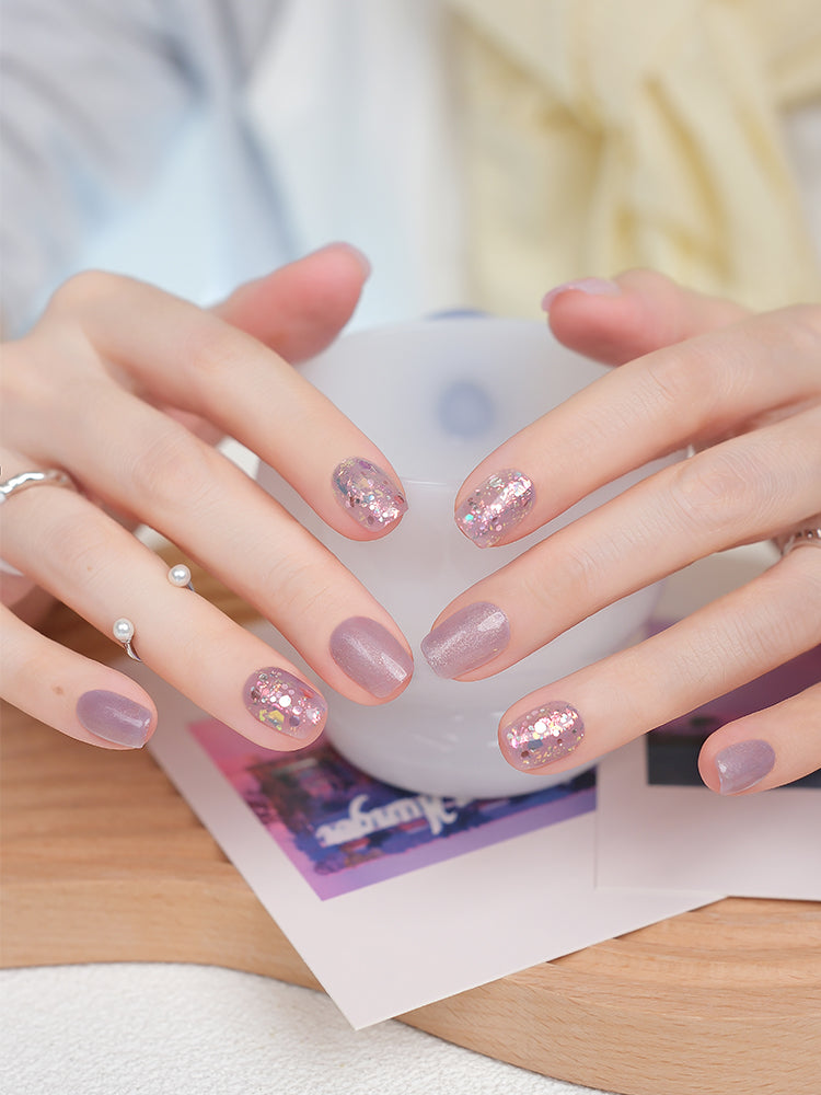 Nail Art,Nail Designs,Manicure Ideas,Nail Art Trends,Oval-shaped nails,Press-on nails,Removable nails,Fake nails