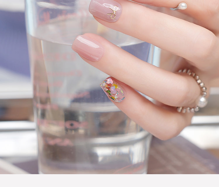 Nail Art,Nail Designs,Manicure Ideas,Nail Art Trends,Oval-shaped nails,Press-on nails,Removable nails,Fake nails