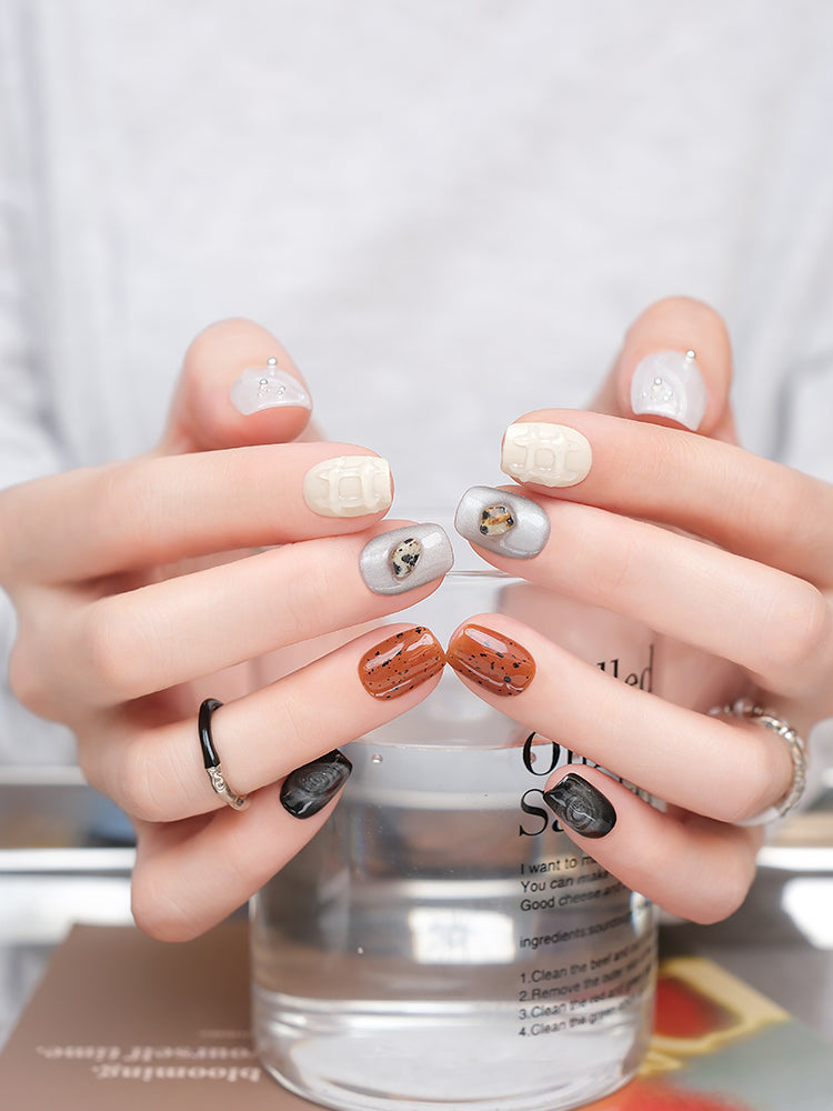 Nail Art,Nail Designs,Manicure Ideas,Nail Art Trends,Oval-shaped nails,Press-on nails,Removable nails,Fake nails