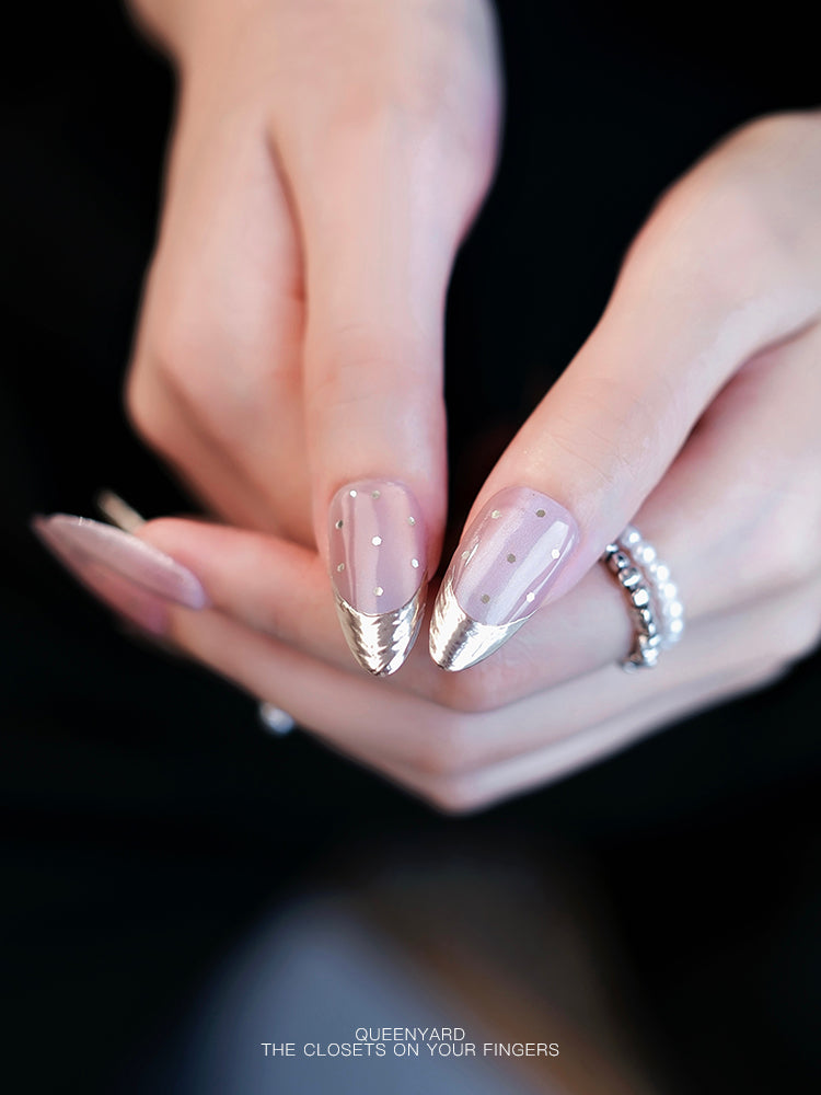 Nail Art,Nail Designs,Manicure Ideas,Nail Art Trends,Press-on nails,Removable nails,Fake nails,Almond-shaped nails