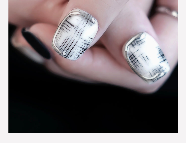 Nail Art,Nail Designs,Manicure Ideas,Nail Art Trends,Oval-shaped nails,Press-on nails,Removable nails,Fake nails