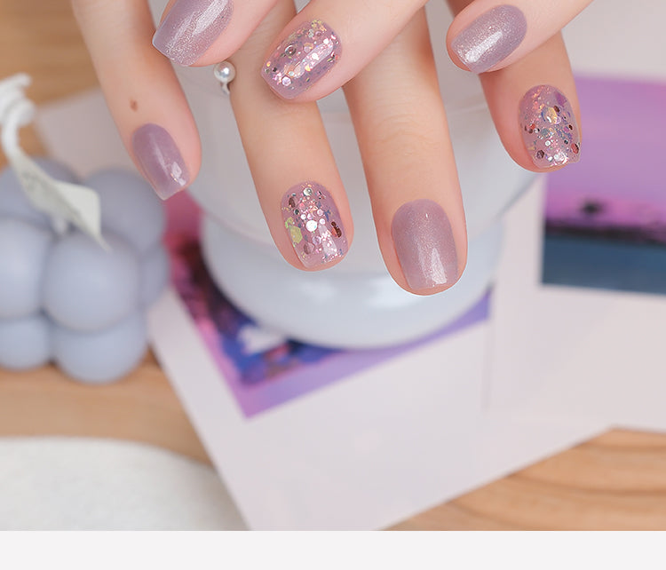 Nail Art,Nail Designs,Manicure Ideas,Nail Art Trends,Oval-shaped nails,Press-on nails,Removable nails,Fake nails