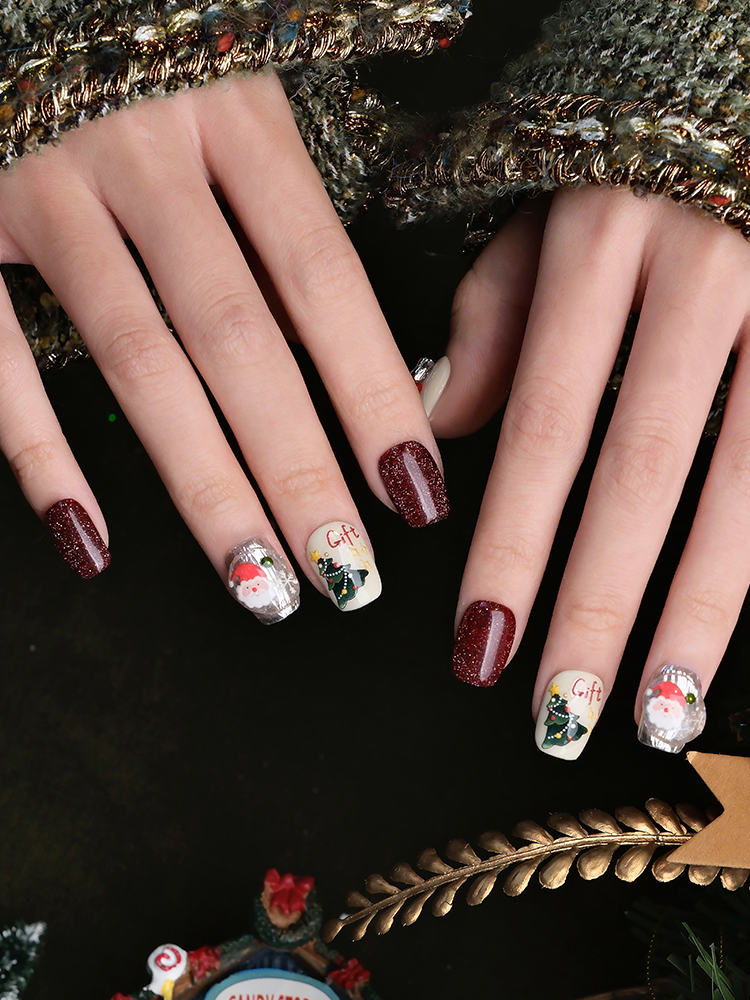 Nail Art,Nail Designs,Manicure Ideas,Nail Art Trends,Oval-shaped nails,Press-on nails,Removable nails,Fake nails
