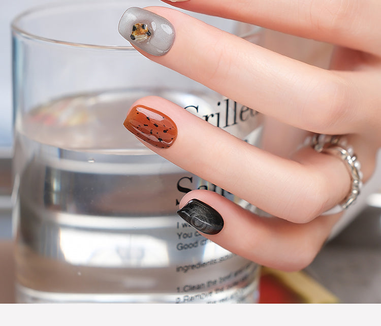 Nail Art,Nail Designs,Manicure Ideas,Nail Art Trends,Oval-shaped nails,Press-on nails,Removable nails,Fake nails