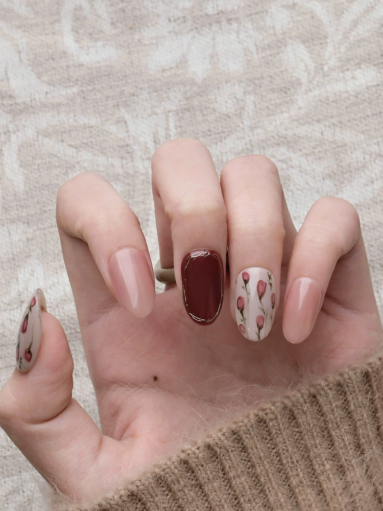 Nail Art,Nail Designs,Manicure Ideas,Nail Art Trends,Press-on nails,Removable nails,Fake nails,Almond-shaped nails