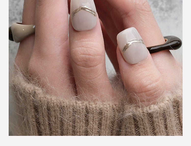 Nail Art,Nail Designs,Manicure Ideas,Nail Art Trends,Oval-shaped nails,Press-on nails,Removable nails,Fake nails