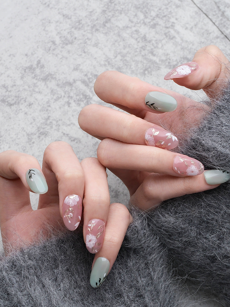 Nail Art,Nail Designs,Manicure Ideas,Nail Art Trends,Press-on nails,Removable nails,Fake nails