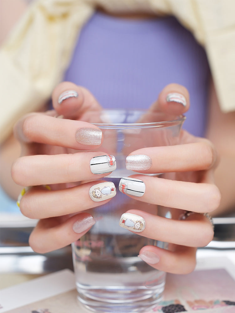 Nail Art,Nail Designs,Manicure Ideas,Nail Art Trends,Oval-shaped nails,Press-on nails,Removable nails,Fake nails