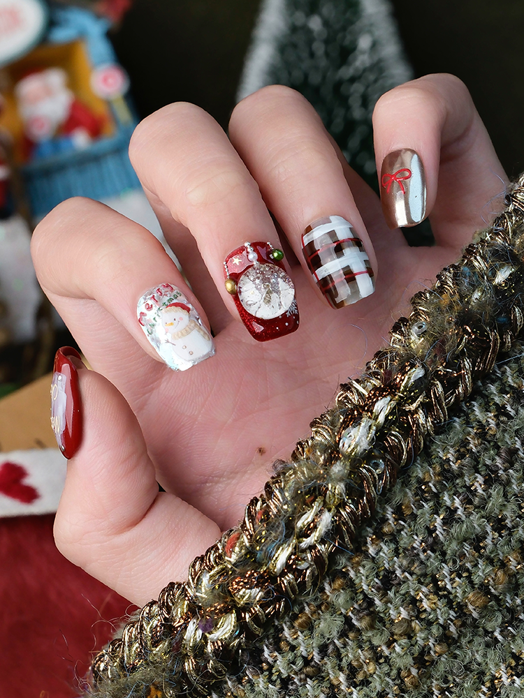 Nail Art,Nail Designs,Manicure Ideas,Nail Art Trends,Oval-shaped nails,Press-on nails,Removable nails,Fake nails