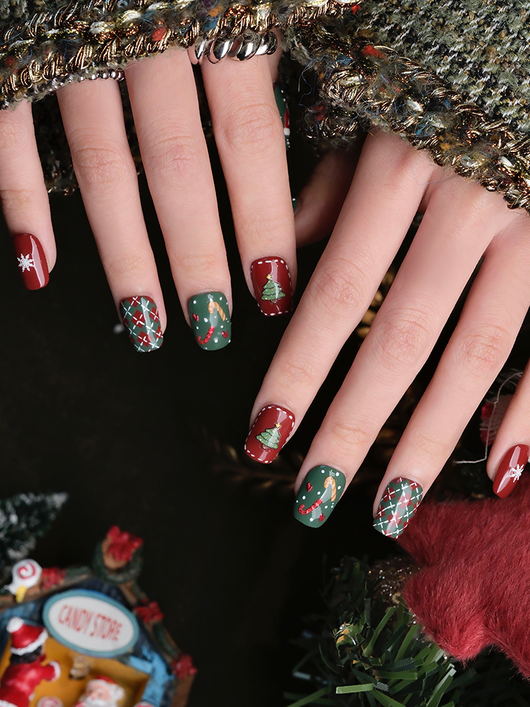 Nail Art,Nail Designs,Manicure Ideas,Nail Art Trends,Oval-shaped nails,Press-on nails,Removable nails,Fake nails