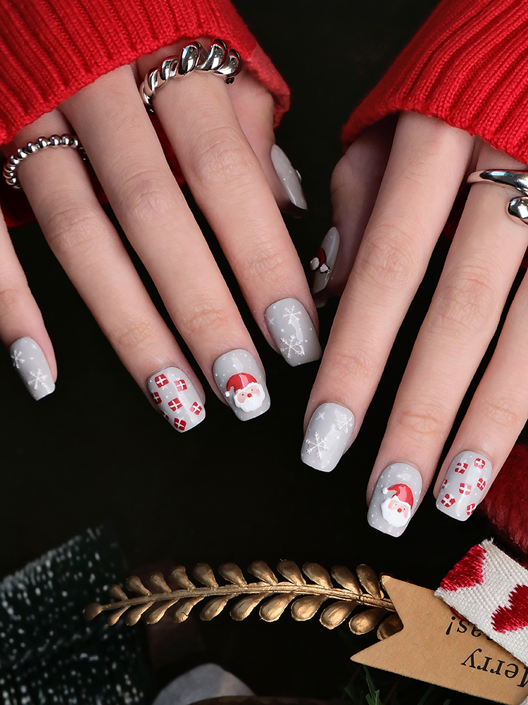 Nail Art,Nail Designs,Manicure Ideas,Nail Art Trends,Oval-shaped nails,Press-on nails,Removable nails,Fake nails