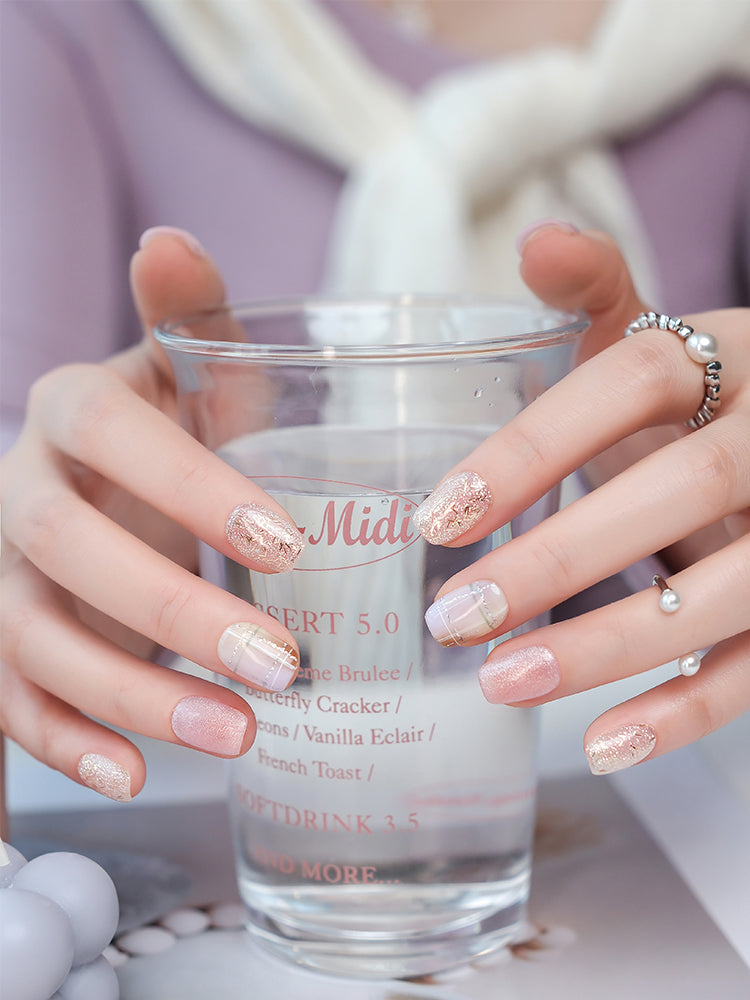 Nail Art,Nail Designs,Manicure Ideas,Nail Art Trends,Oval-shaped nails,Press-on nails,Removable nails,Fake nails