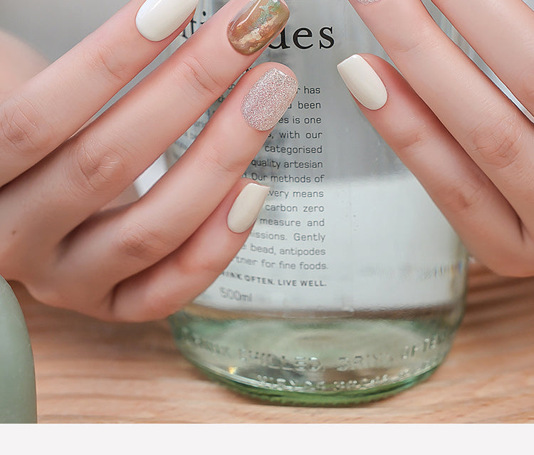 Nail Art,Nail Designs,Manicure Ideas,Nail Art Trends,Oval-shaped nails,Press-on nails,Removable nails,Fake nails