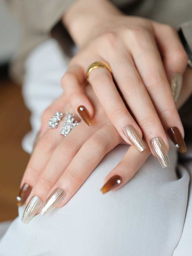Nail Art,Nail Designs,Manicure Ideas,Nail Art Trends,Oval-shaped nails,Press-on nails,Removable nails,Fake nails