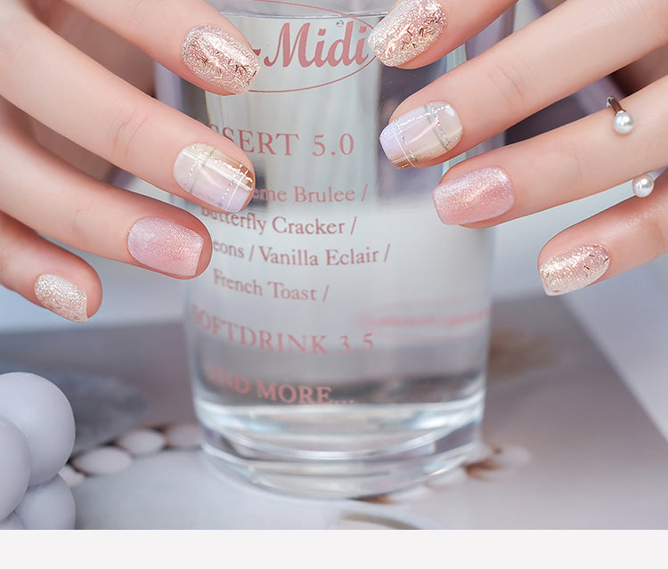Nail Art,Nail Designs,Manicure Ideas,Nail Art Trends,Oval-shaped nails,Press-on nails,Removable nails,Fake nails