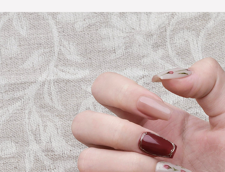 Nail Art,Nail Designs,Manicure Ideas,Nail Art Trends,Press-on nails,Removable nails,Fake nails,Almond-shaped nails