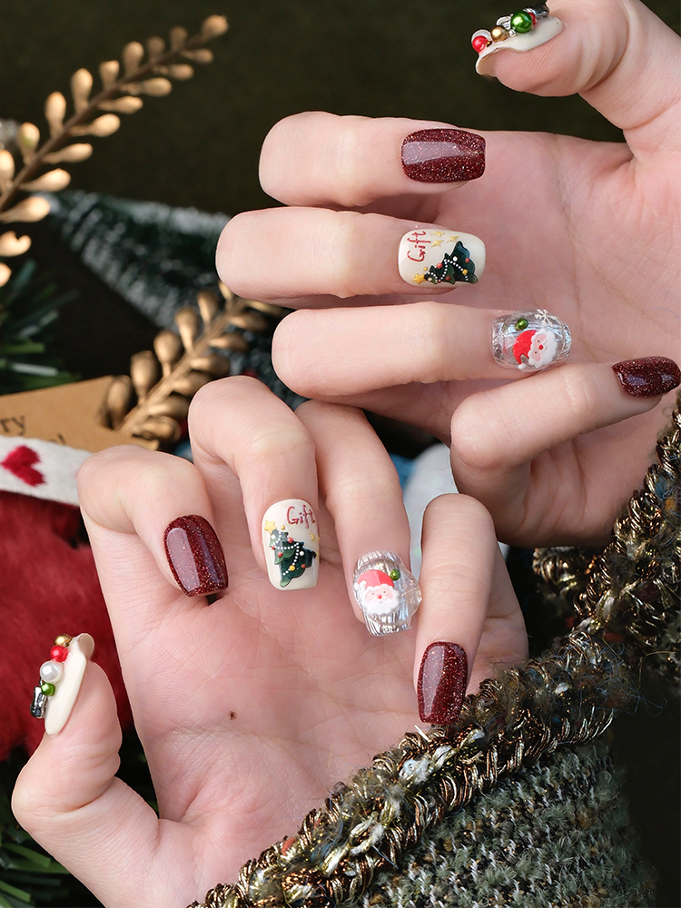 Nail Art,Nail Designs,Manicure Ideas,Nail Art Trends,Oval-shaped nails,Press-on nails,Removable nails,Fake nails