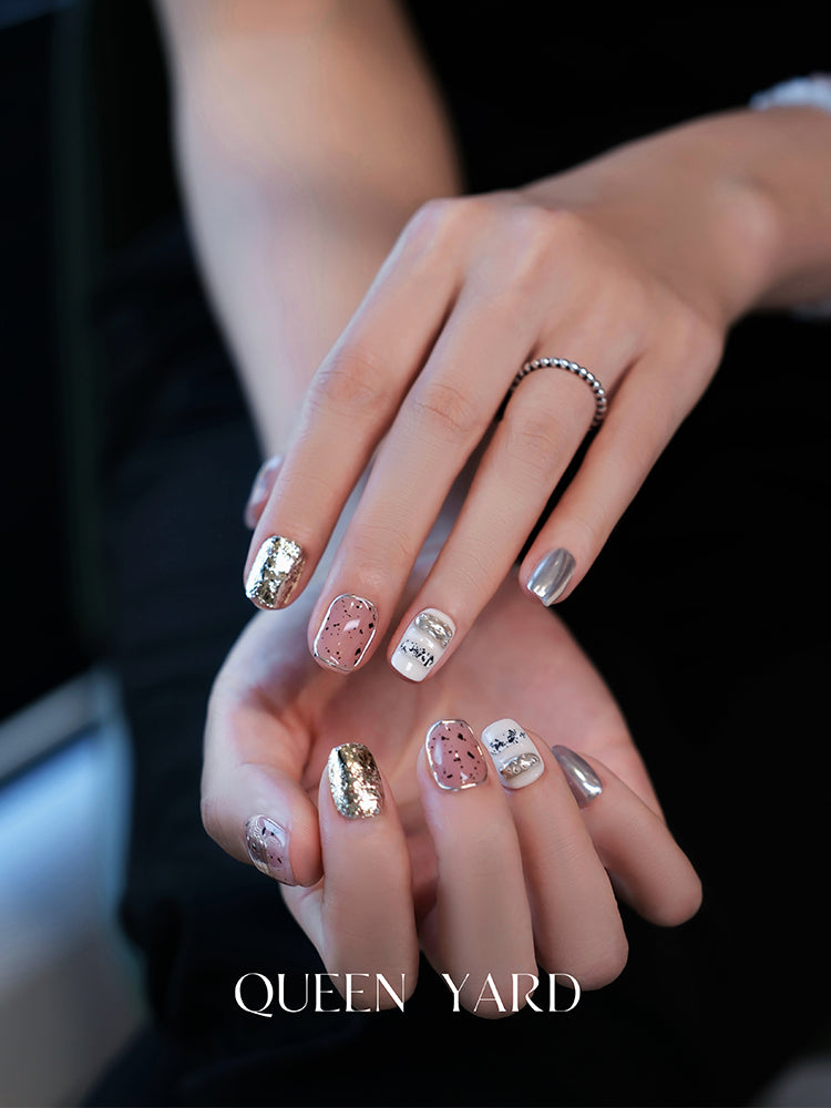 Nail Art,Nail Designs,Manicure Ideas,Nail Art Trends,Oval-shaped nails,Press-on nails,Removable nails,Fake nails