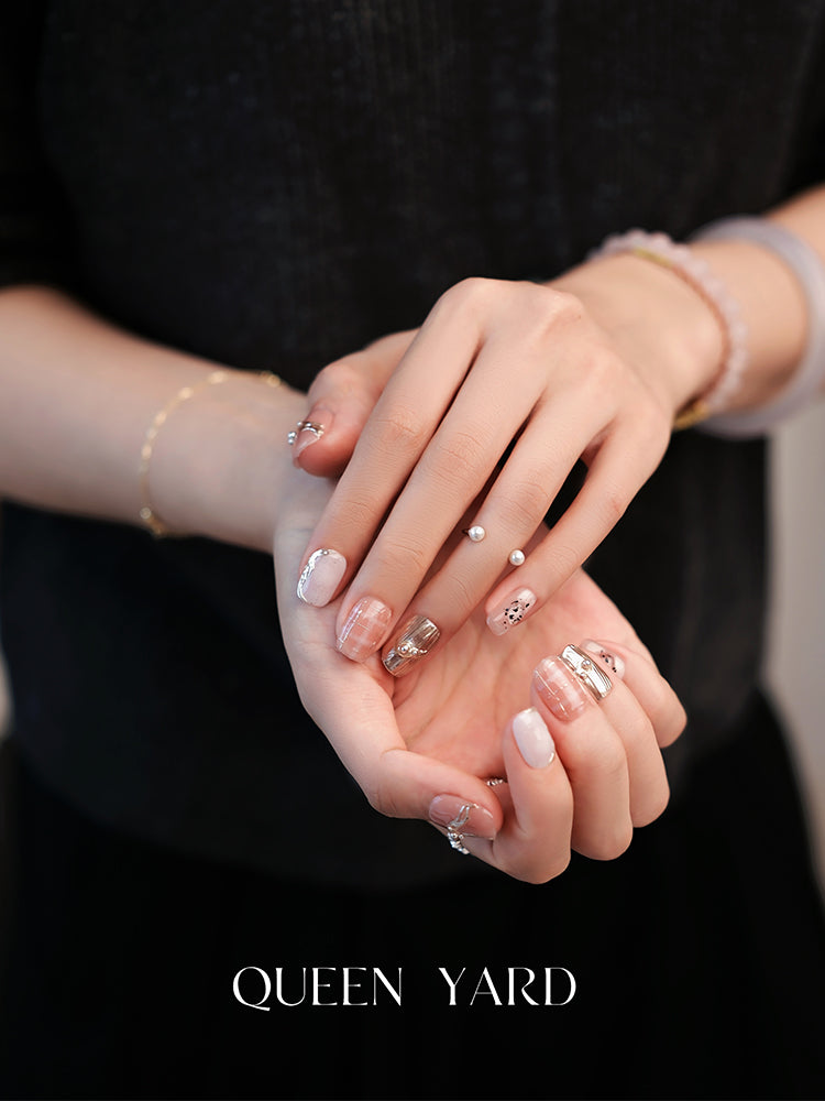 Nail Art,Nail Designs,Manicure Ideas,Nail Art Trends,Press-on nails,Removable nails,Fake nails