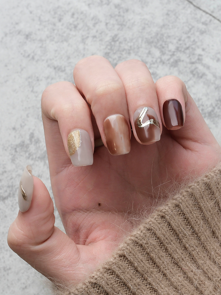 Nail Art,Nail Designs,Manicure Ideas,Nail Art Trends,Oval-shaped nails,Press-on nails,Removable nails,Fake nails