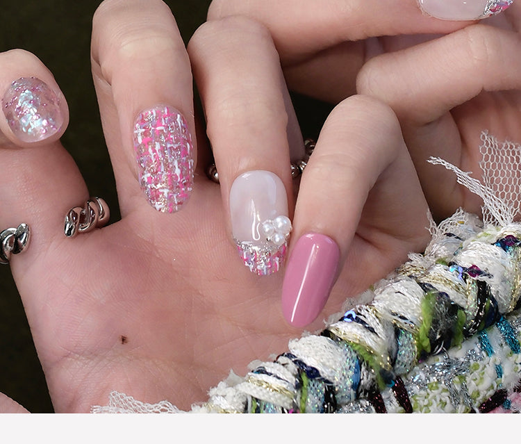 Nail Art,Nail Designs,Manicure Ideas,Nail Art Trends,Press-on nails,Removable nails,Fake nails,Almond-shaped nails