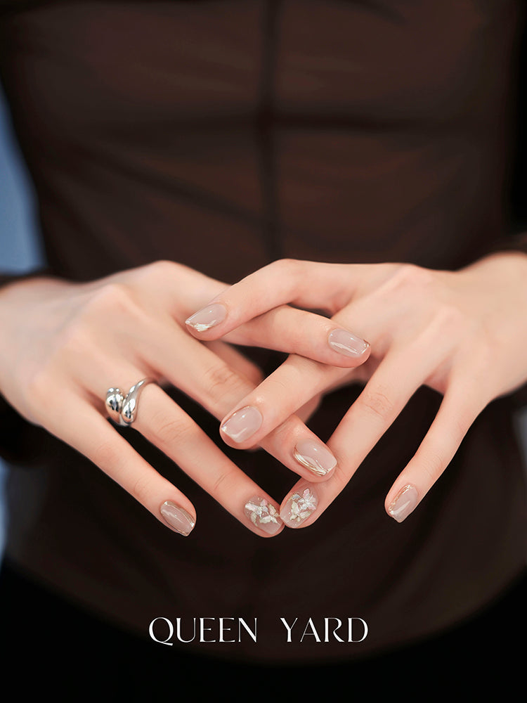 Nail Art,Nail Designs,Manicure Ideas,Nail Art Trends,Oval-shaped nails,Press-on nails,Removable nails,Fake nails