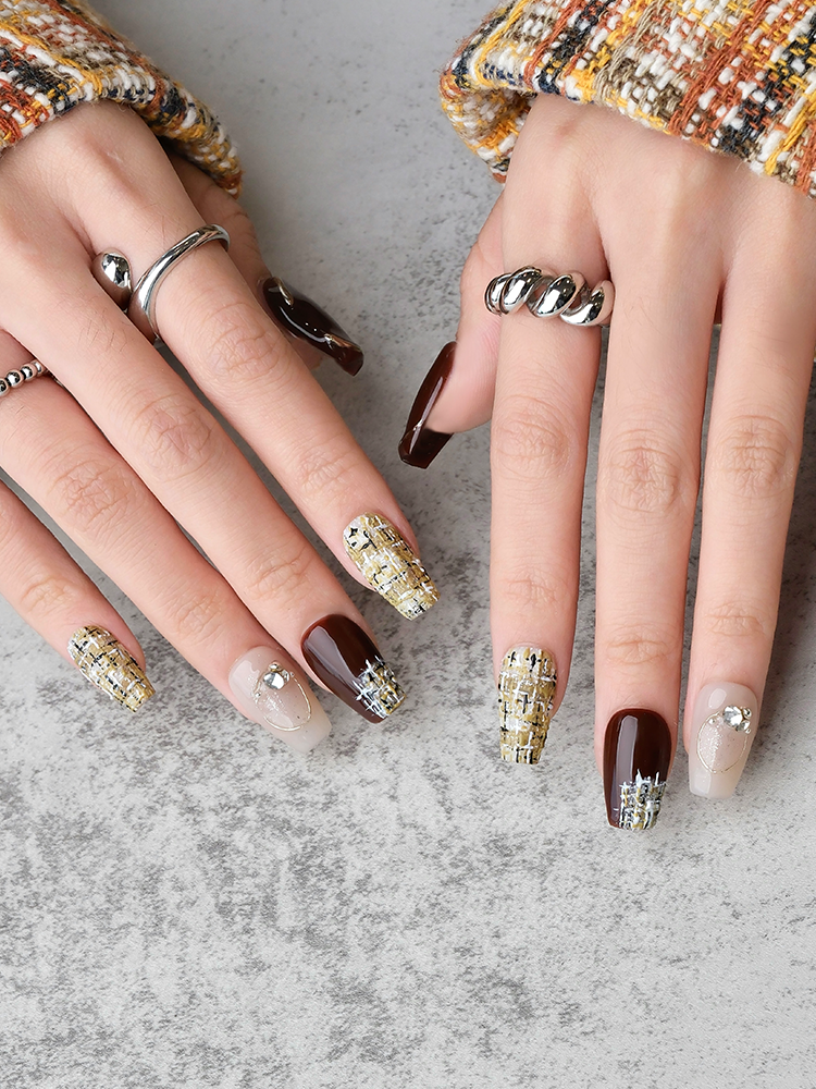Nail Art,Nail Designs,Manicure Ideas,Nail Art Trends,Almond-shaped nails,Oval-shaped nails