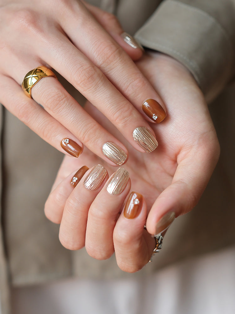 Nail Art,Nail Designs,Manicure Ideas,Nail Art Trends,Oval-shaped nails,Press-on nails,Removable nails,Fake nails