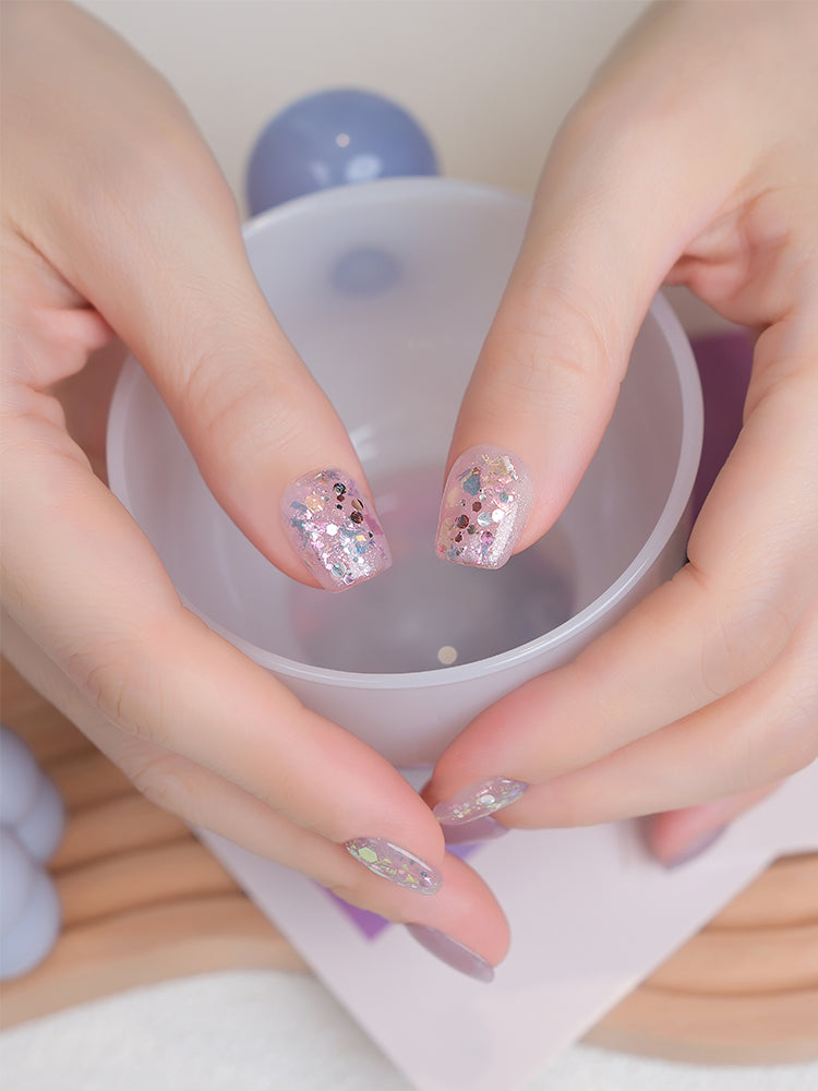 Nail Art,Nail Designs,Manicure Ideas,Nail Art Trends,Oval-shaped nails,Press-on nails,Removable nails,Fake nails
