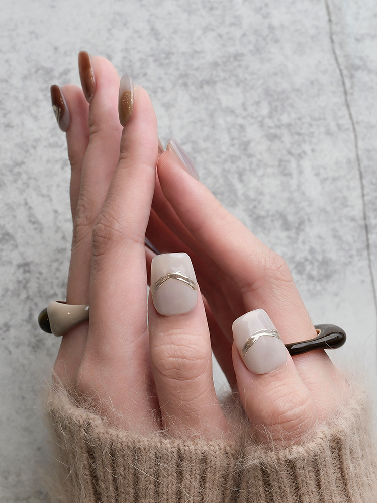 Nail Art,Nail Designs,Manicure Ideas,Nail Art Trends,Oval-shaped nails,Press-on nails,Removable nails,Fake nails