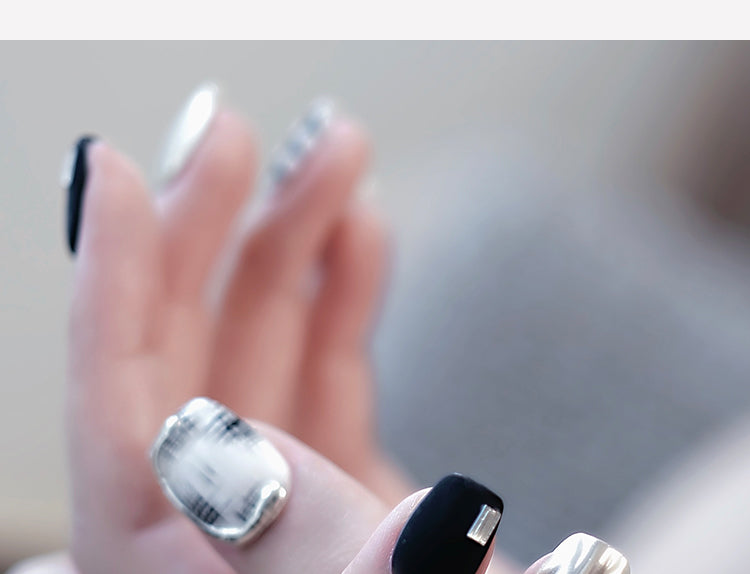 Nail Art,Nail Designs,Manicure Ideas,Nail Art Trends,Oval-shaped nails,Press-on nails,Removable nails,Fake nails