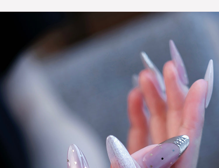 Nail Art,Nail Designs,Manicure Ideas,Nail Art Trends,Press-on nails,Removable nails,Fake nails,Almond-shaped nails