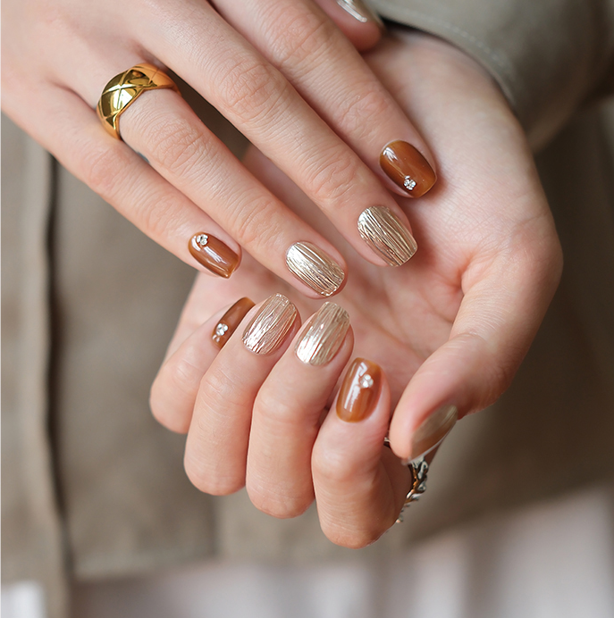 Nail Art,Nail Designs,Manicure Ideas,Nail Art Trends,Oval-shaped nails,Press-on nails,Removable nails,Fake nails