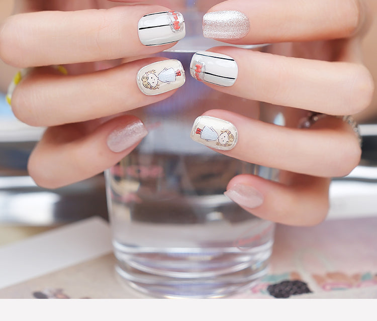 Nail Art,Nail Designs,Manicure Ideas,Nail Art Trends,Oval-shaped nails,Press-on nails,Removable nails,Fake nails
