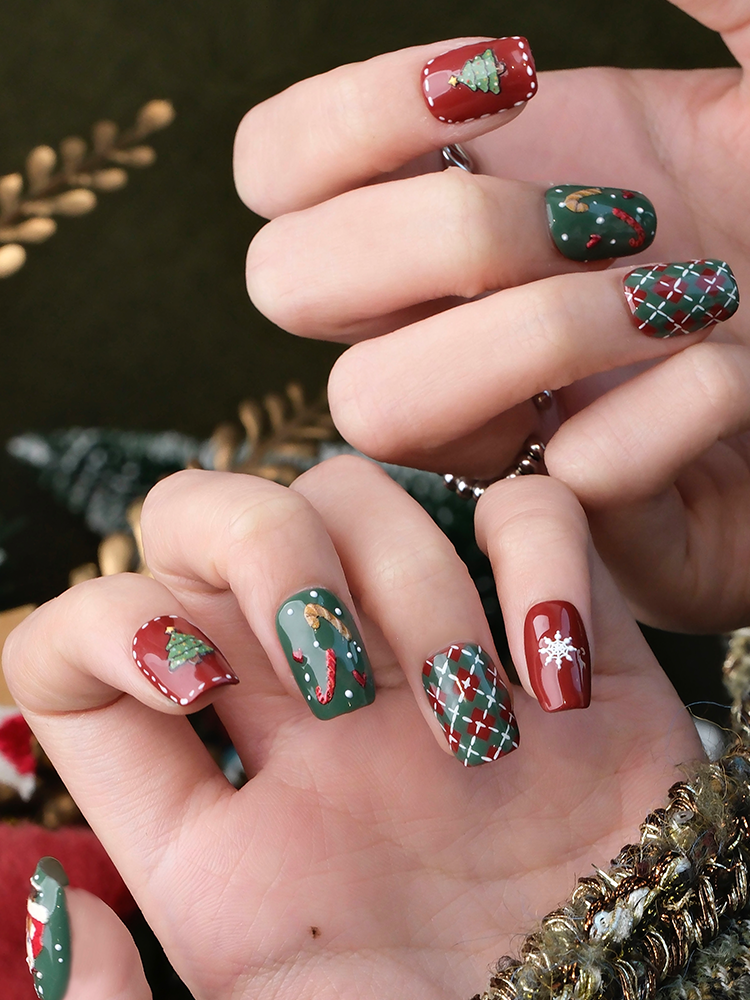 Nail Art,Nail Designs,Manicure Ideas,Nail Art Trends,Oval-shaped nails,Press-on nails,Removable nails,Fake nails