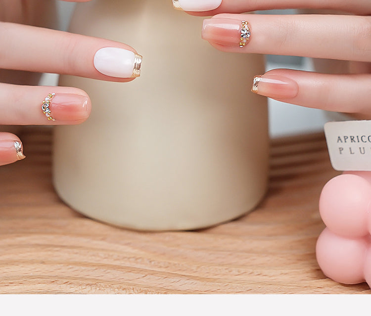 Nail Art,Nail Designs,Manicure Ideas,Nail Art Trends,Press-on nails,Removable nails,Fake nails