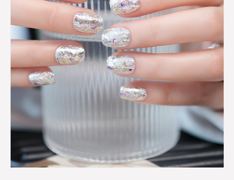 Nail Art,Nail Designs,Manicure Ideas,Nail Art Trends,Oval-shaped nails,Press-on nails,Removable nails,Fake nails