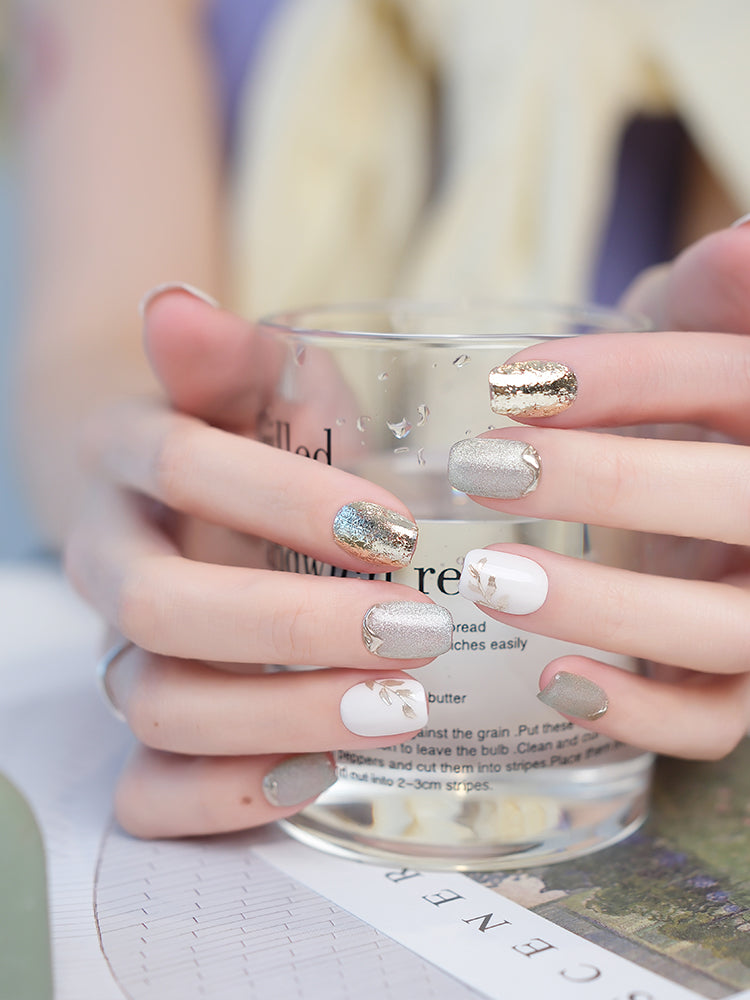 Nail Art,Nail Designs,Manicure Ideas,Nail Art Trends,Oval-shaped nails,Press-on nails,Removable nails,Fake nails