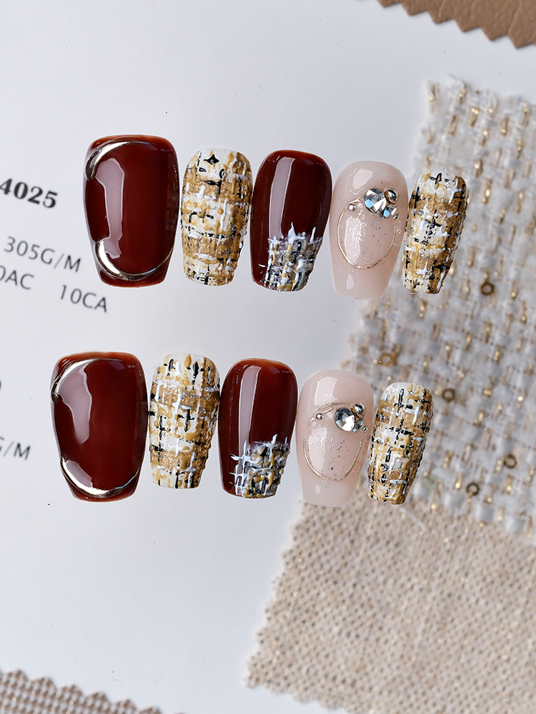 Nail Art,Nail Designs,Manicure Ideas,Nail Art Trends,Press-on nails,Removable nails,Fake nails