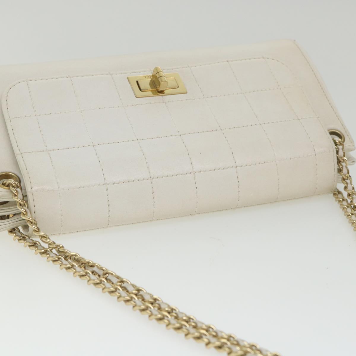 Top Quality Chanel Choco Bar line Chain Shoulder Bag Leather White CC Auth bs10047