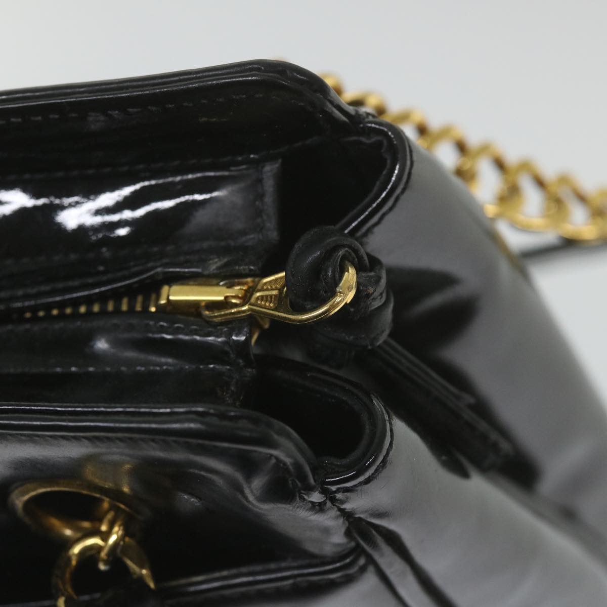 Top Quality Chanel Chain Shoulder Bag Patent leather Black CC Auth bs10115