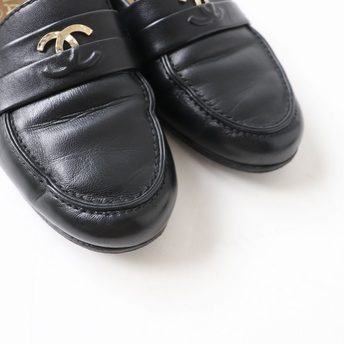 Top Quality Chanel COCO Mark Leather Loafers Black Gold