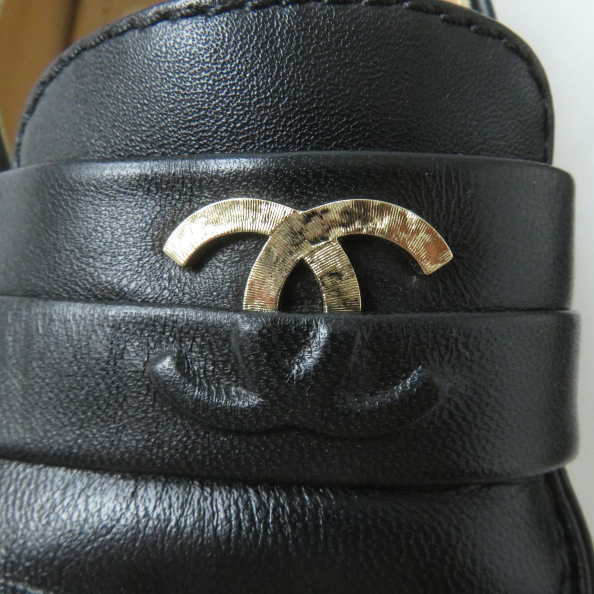 Top Quality Chanel COCO Mark Leather Loafers Black Gold